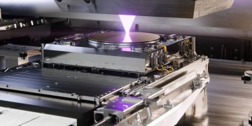 ASML scivola sulla sfida cinese ai chip