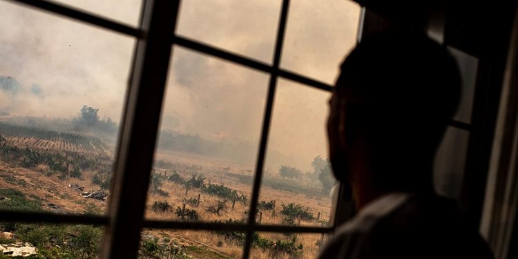 Incendi a Madrid, 60mila evacuati e cielo arancione