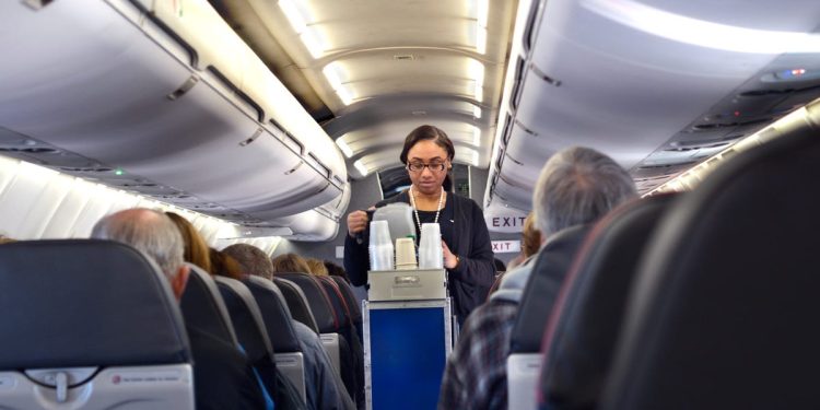 American Airlines riporta gli schermi sui sedili