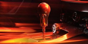 Aston Martin valuta il ritorno del cambio manuale