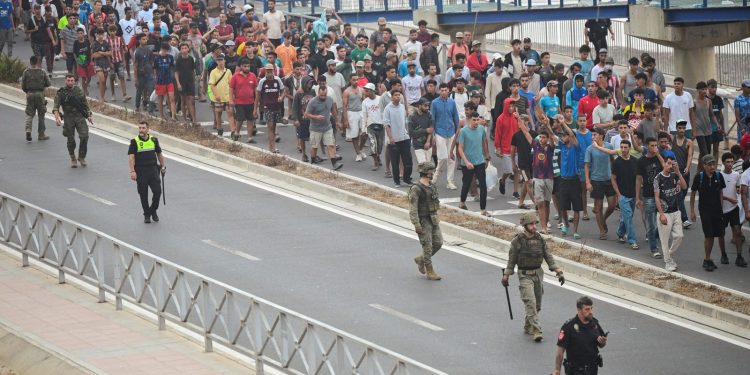 Ceuta, 72mila ingressi travolgono l’accoglienza dei minori