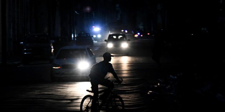 Cuba, nuovo blackout nazionale: rete elettrica disconnessa
