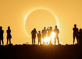 Eclissi solare, la totalità attraversa la Spagna