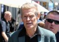 Willem Dafoe rilancia il colletto oversize